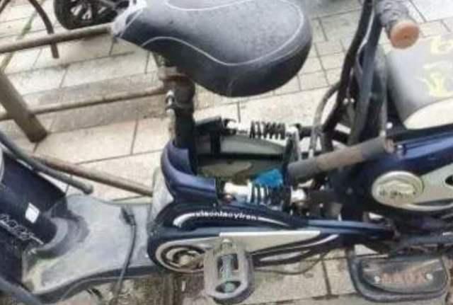  整车|为啥偷车贼不偷整车，摸个电瓶就跑？偷车贼：我可不傻