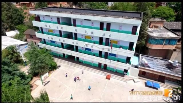 喜欢|“把我所学的、我的爱好传给喜欢的学生”陡普鲁小学里的拳击教练