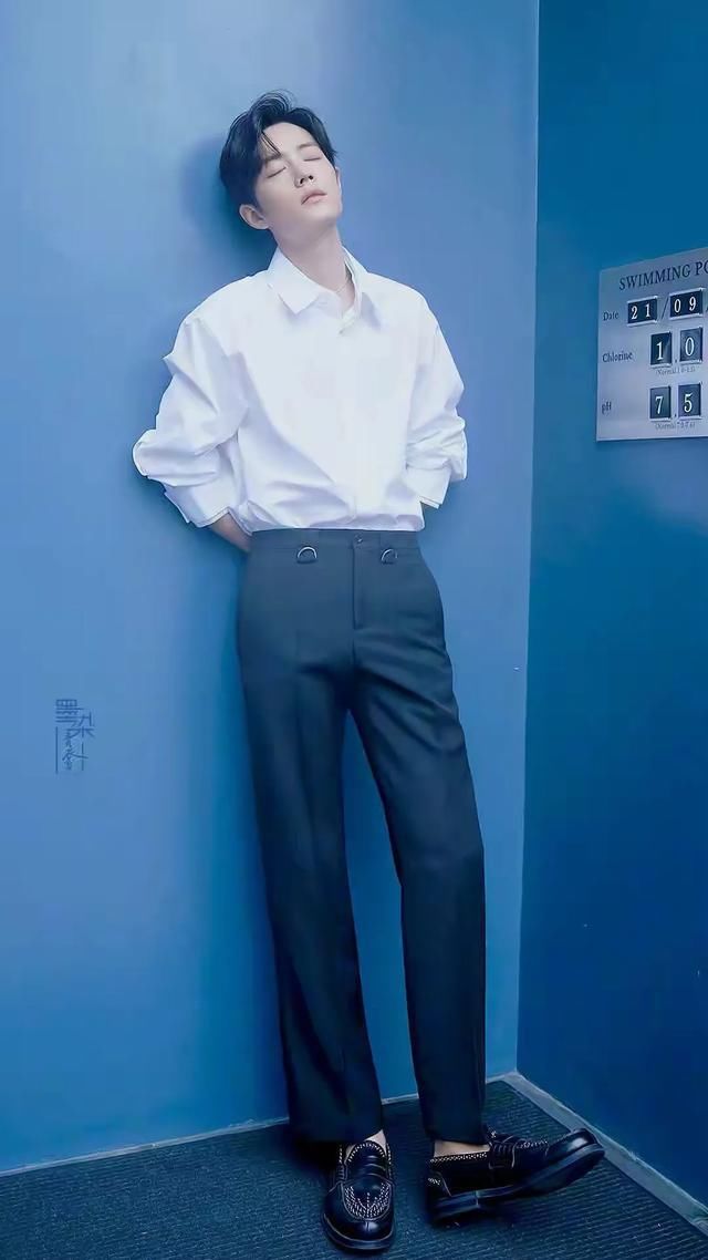  多长|肖战，你的腿到底有多长？