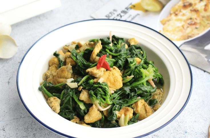 菠菜|秋季,鸡蛋和菠菜是绝配,每天炒一盘,简单易学,补钙又补脑