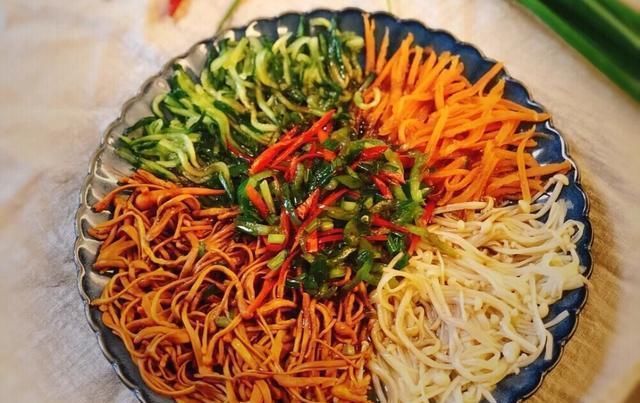  凉拌|夏日凉菜系列：解锁虫草花新吃法，凉拌好消暑，软嫩鲜香清脆爽口