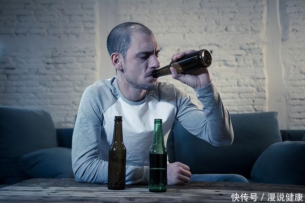 高血压可以喝酒吗要注意什么(高血压患者还能继续喝酒吗？若能承受住这4种后果，尽管喝个够！)