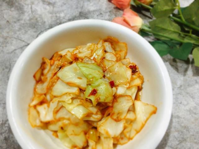  香甜|卷心菜想要好吃，别直接下锅炒，多加1个小妙招，香甜脆爽味道好