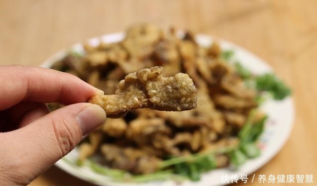 到底|炸蘑菇时,到底用不用焯水教你正确做法,保证蘑菇又香又酥脆