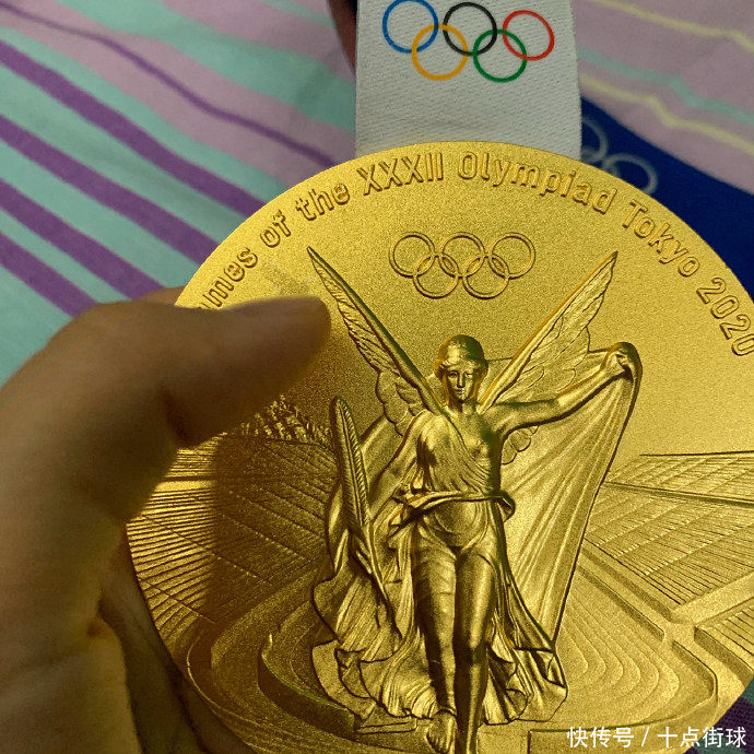 同样是奥运奖牌，东京奖牌被吐槽2年变废铁，北京奖牌竟遇火不坏