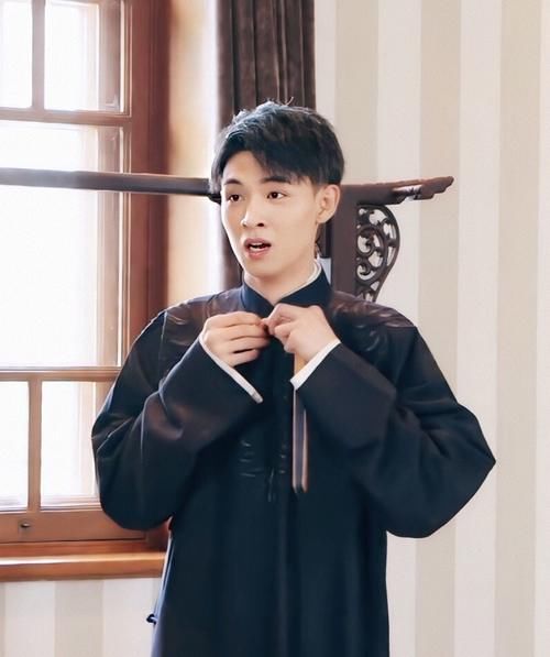  肯定|秦霄贤三次即兴救场，临场反应获郭德纲肯定，第一名实至名归