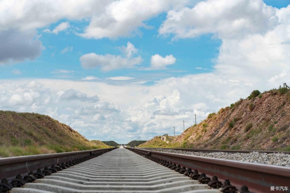 风雨雷电|贝子庙+中蒙边境+草原露营 乌珠穆沁 风雨雷电绿浪秘境行路书
