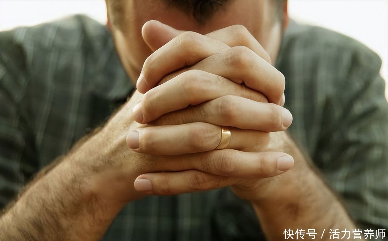 出现这4种表现要警惕焦虑症(要当心：出现这几种症状，说明你已经焦虑了，要抓紧自测下)
