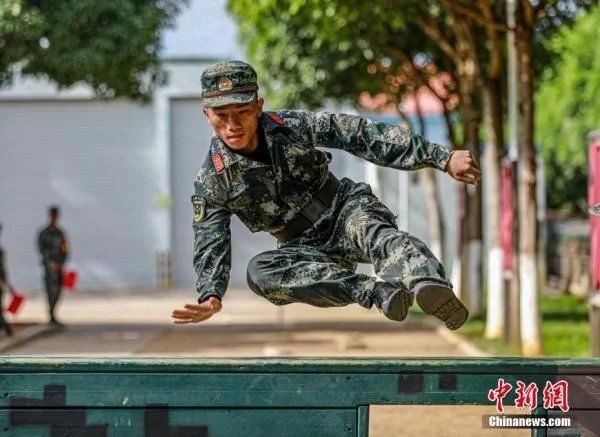 广西|广西崇左武警官兵38℃高温下激烈角逐