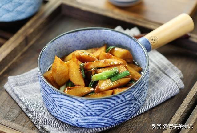 好吃|冬笋炖得一滴水也不加它们太好吃了,孩子们喜欢吃和吃