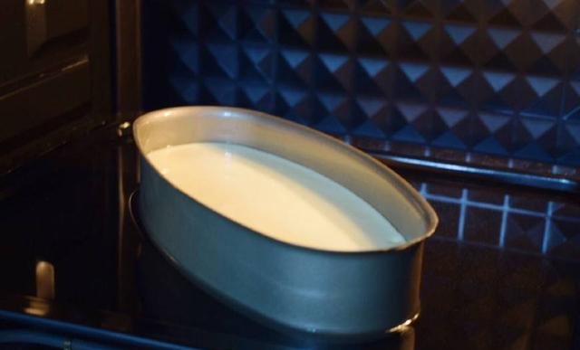  酸奶|喝剩的酸奶别扔掉，把他做成蛋糕，口感细腻又美味，做一个不够吃