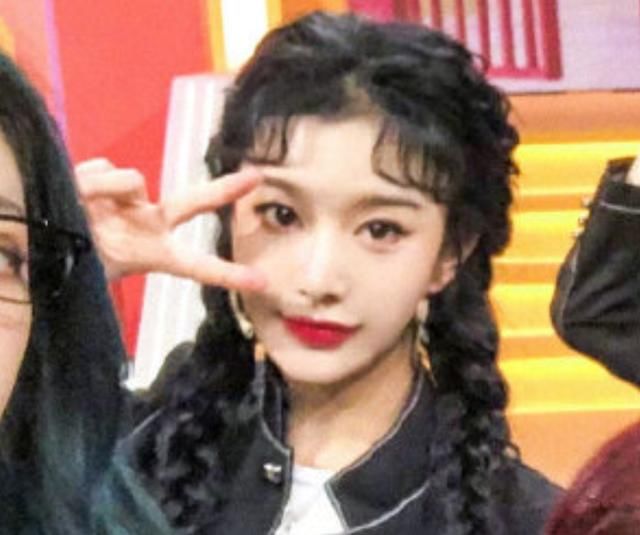 陆柯燃|THE9团综路透被曝,虞书欣可爱陆柯燃帅气,我却没认出孔雪儿