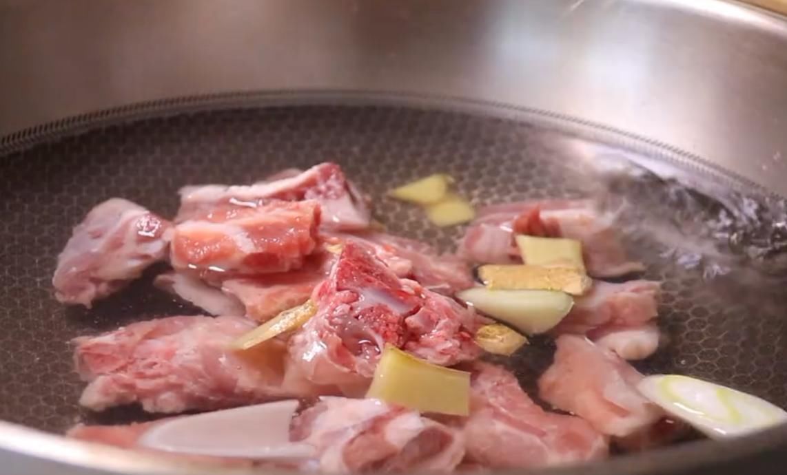 好吃|排骨与土豆是绝配,土豆软绵,排骨入口即化,好吃到停不下来