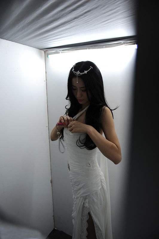 名女子|防偷拍不仅要防男人?女子澡堂更衣室偷拍,称“太无聊”拍着玩