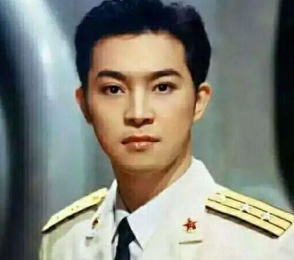  军艺|从军艺走出“四大校草”，其中三位都混到了一线，唯独他令人惋惜