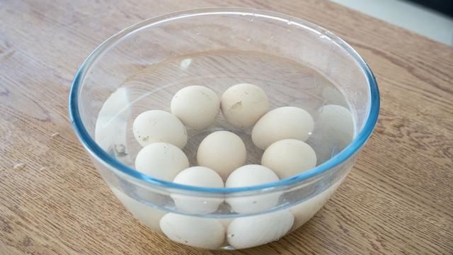  保存|养鸡大户透露，保存鸡蛋有秘诀，绝对不是放冰箱，放半年都不易坏！