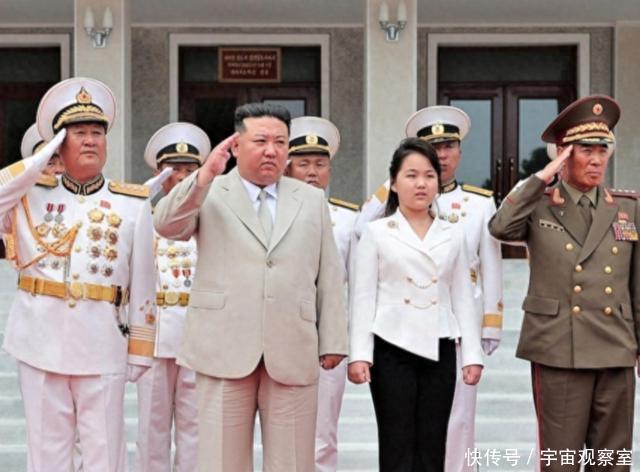 朝鲜第一千金罕穿夏装！短袖上衣知性成熟，和瑞典小公主像两代人