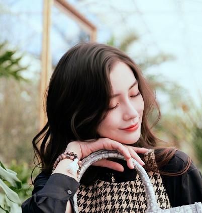  事情|导演搞事情上瘾？趁杨颖睡着把镜头怼脸拍，放大画面粉丝第一次想脱粉