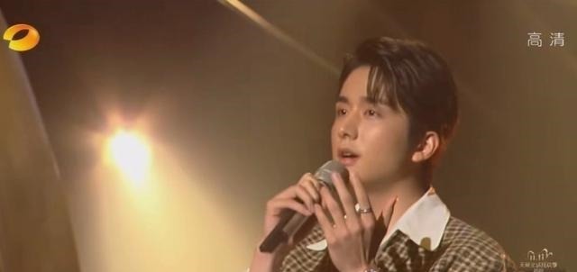  魔鬼|金鹰节开幕，湖南台的魔鬼打光，好黑，谁扛住了宋威龙被吐槽！