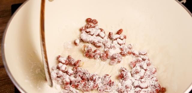  路上|花生搭配淀粉炒挂霜花生，上班肚子饿，下班路上吃的健康零食