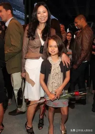  格蕾丝|女儿躺赚270亿，邓文迪成最年轻亿万富翁？