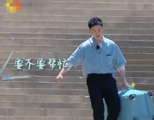  眼睛|黄晓明在《中餐厅》中累到脱妆，看到素颜出镜的他，不敢相信自己的眼睛