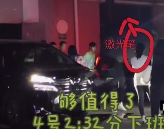  眼睛|王一博被“激光笔”照脸，黑粉全程跟随，差点都照到眼睛了！