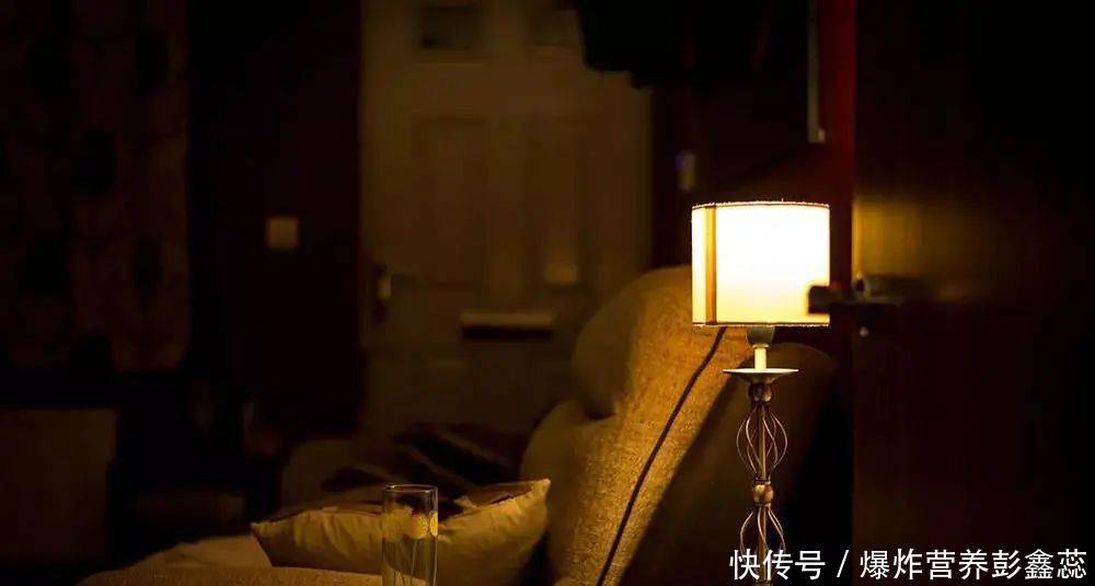 晚上还不到10点就犯困，凌晨3、4点钟又醒来，这到底是怎么回事2023