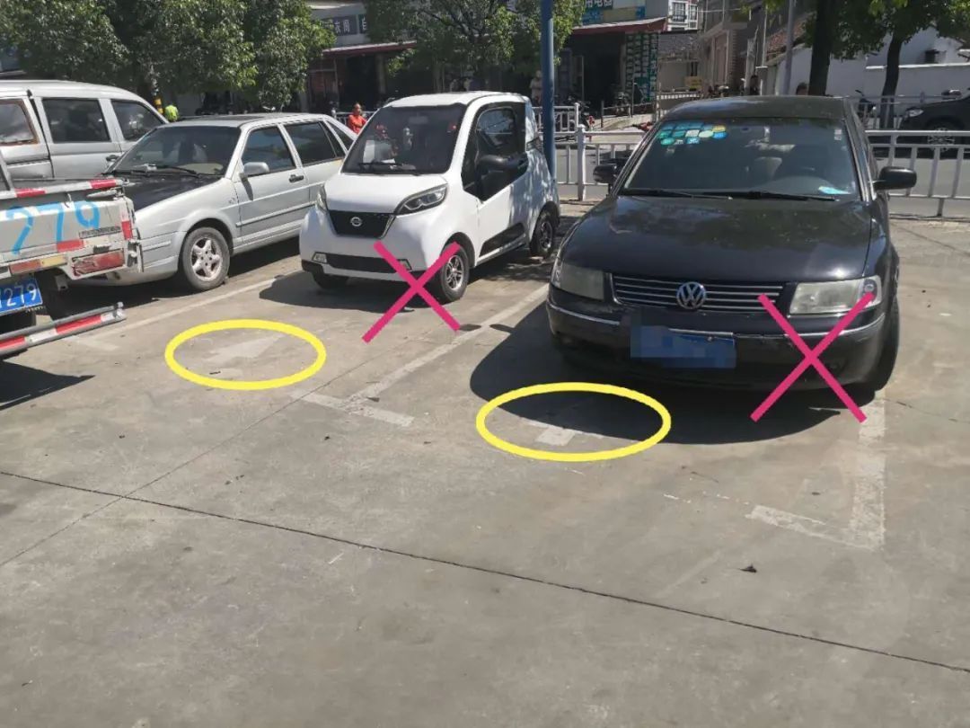 崇明|创城进行时丨崇明交警严查交通违法，提醒市民人人争做文明交通参与者