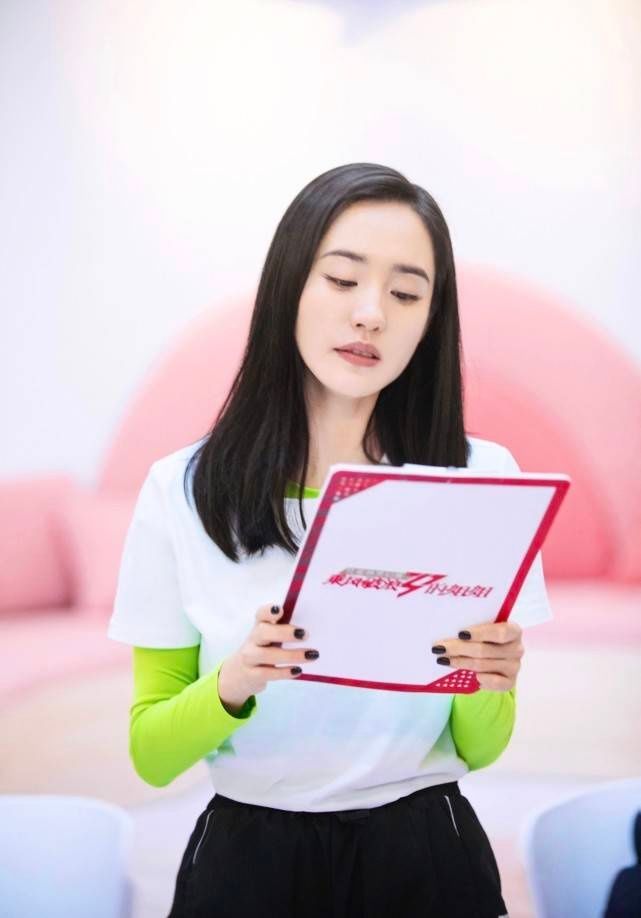  不至于|都说她人挺好，如果不是人气差了点，她不至于这么早被淘汰