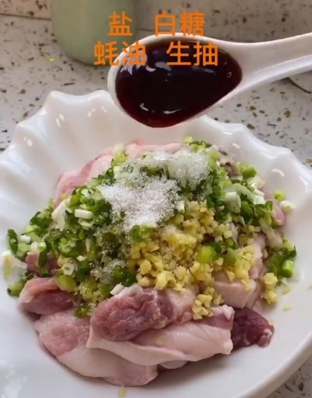 全家人|全家人都爱吃粉蒸肉秘制法，香气浓郁肥而不腻，为传统名菜之创新