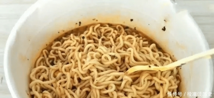 面饼|泡康师傅时,很多人忽视了这个环节,所以泡出的方便面才难吃