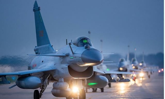  阵风战斗机|真的能对抗五代机？印方透露阵风一身豪华配置，果然被武装到牙齿 ！