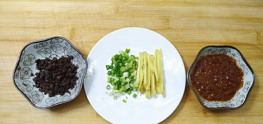  鸡脚|猫制作的”川味粉蒸鸡脚“，味道香辣、口感软糯，连骨头都香