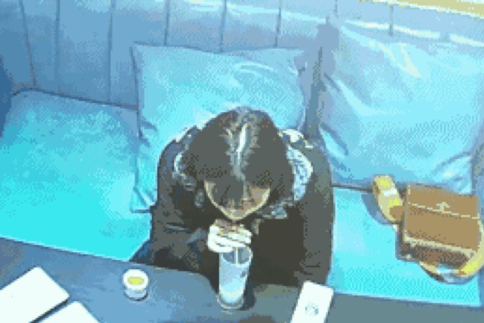 熟人|女孩水杯遭熟人下药!关键时刻,店员这么做…马伊琍都为他叫好