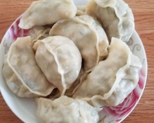 流汁|天热包子就得这做法，不发酵不饧面，皮薄馅香，咬一口满嘴流汁