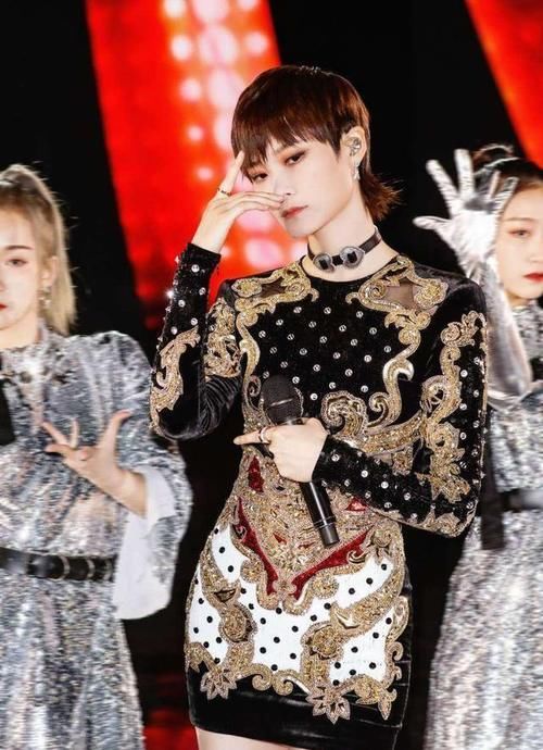  央视|“超级女声”真是人才辈出，在央视中秋晚会大放光彩！