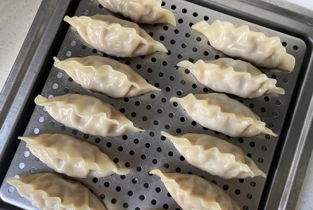 美味|九月女儿就馋这懒人早餐,十分钟就上桌,美味多汁,太香了