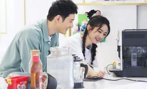  冷漠|《中餐厅》嘉宾上门拉生意，女孩冷漠脸不认识赵丽颖，网友：演的吧