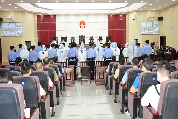 湖北|湖北长阳：历时2天 涉黑案14名被告人受审