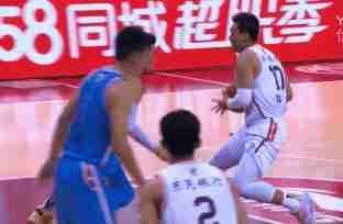  林书豪|赵睿肘击书豪吃违体，豪哥肘击赵睿，裁判却吹防守犯规，杨毅质疑