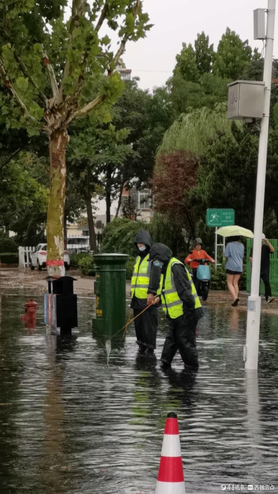 德州迎来强降水，应急防汛泵车助阵积水路段排水