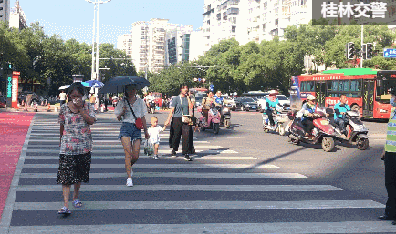 赞台|桂林交警蜀黍镜头里的你，太美了！| 创城点赞台五