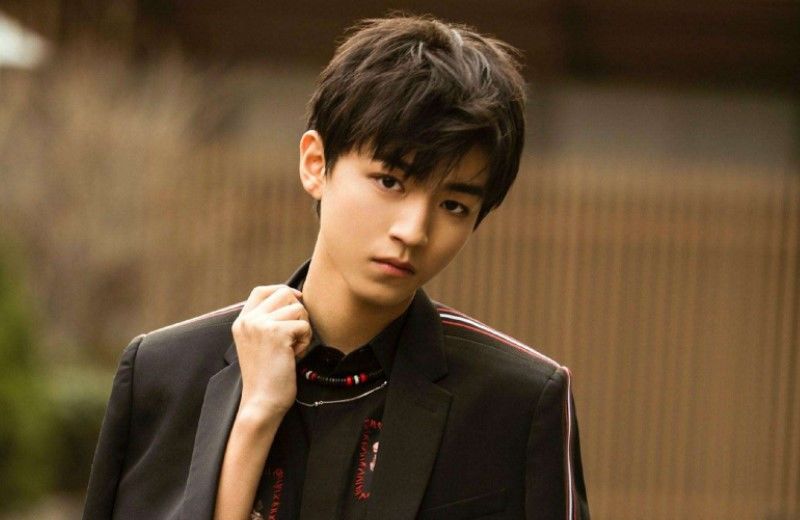  评价|《中餐厅》邀请医护人员吃饭，评价王俊凯：躲在角落里不想抢镜