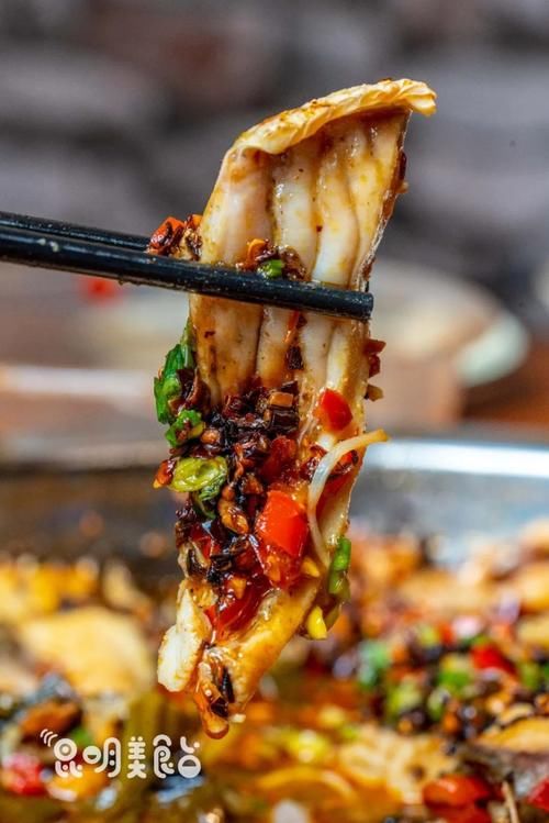 排队|昆明排队三十年老店,15张桌子,“镇店之宝”每天卖半吨