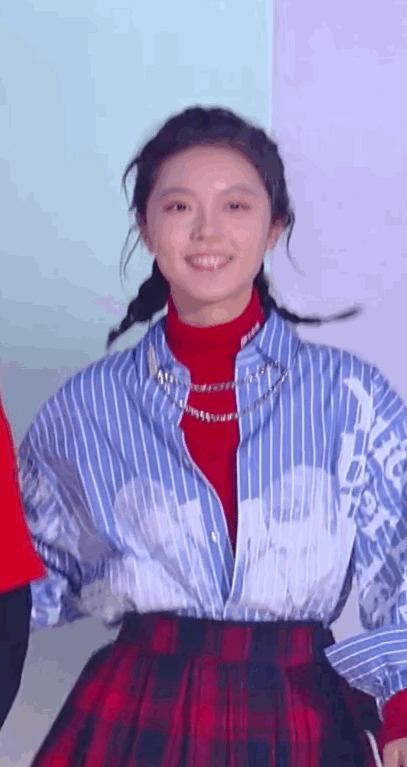 完美|适合秋季的“衬衫搭半裙”，时尚简约显知性，完美诠释优雅风情