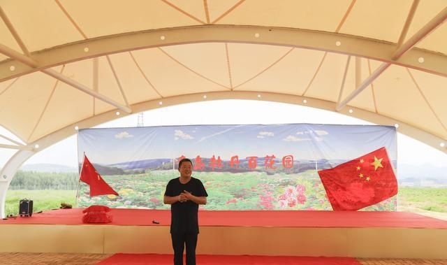  山镇|藏在宝山镇的美丽花园，不仅大丽花花开迷人眼，更有牡丹玉笑珠香