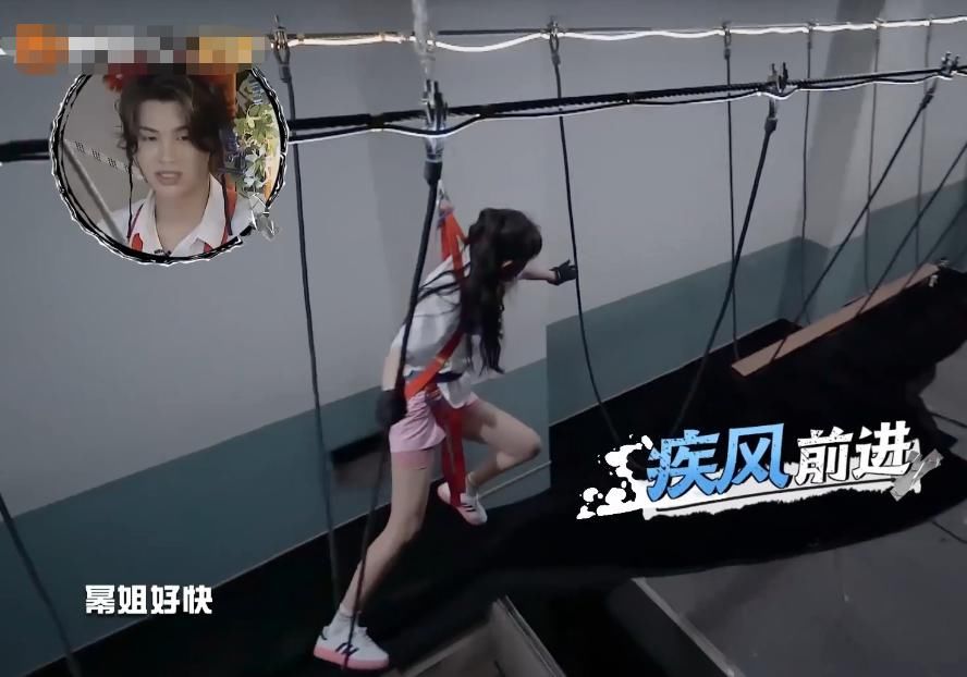  杨幂的腿|《密逃》嘉宾挑战高空滑索，看到特写中的杨幂，这腿是认真的吗？