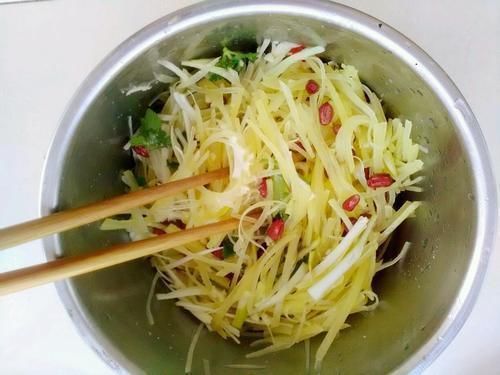  凉拌|夏日凉菜分享：凉拌三丝花生米、酱油花生、凉拌茼蒿的做法