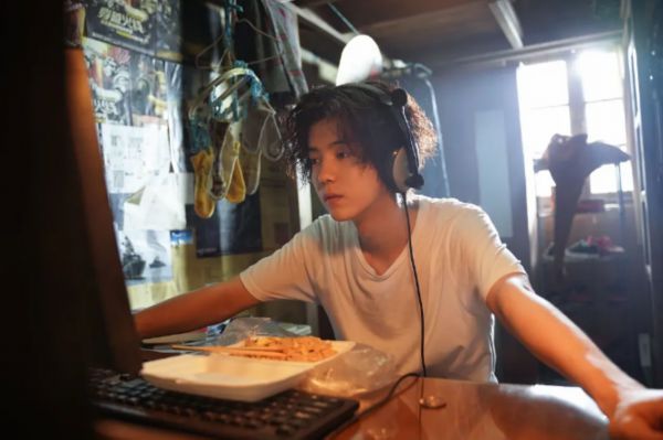  火线|《穿越火线》：两代人合力追梦诠释热血青春